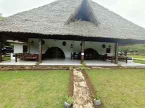 Kivulini House Diani 5 bedroom with pool